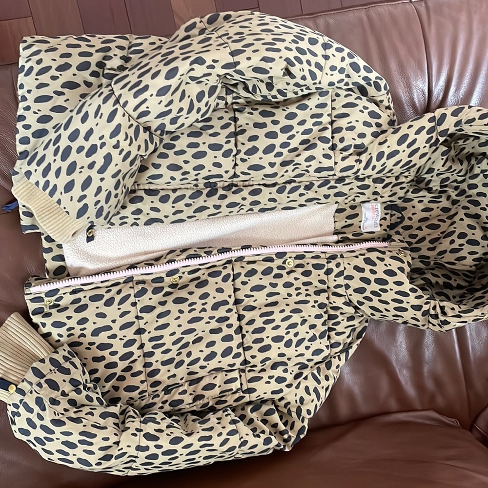 Trendy, cute, warm and stylish girls jacket. like new! Excellent used condition.